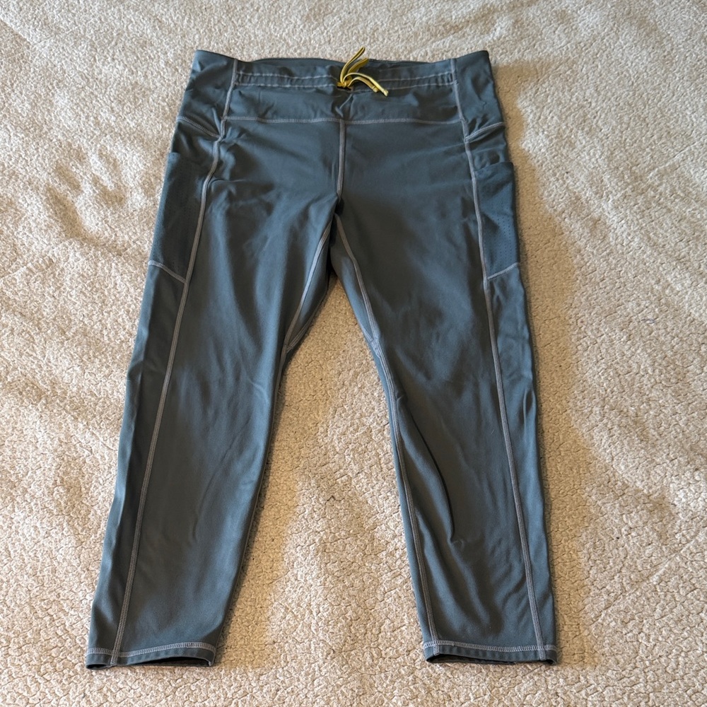 Fabletics Motion 365 Gray Leggings with Yellow Accent 1X
